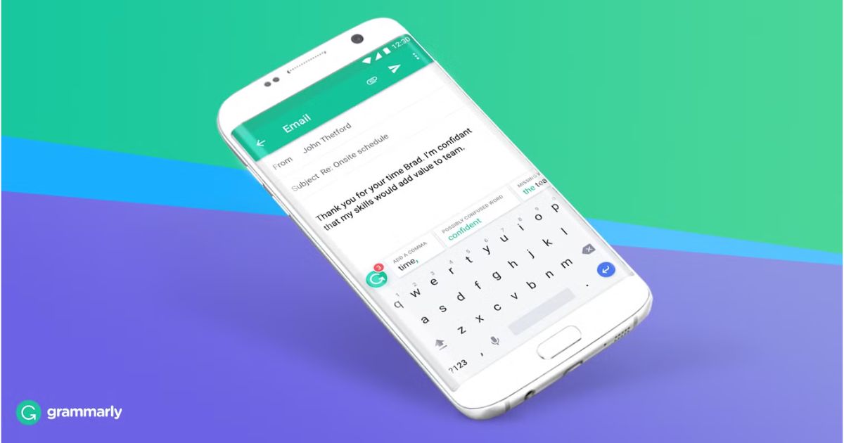 Grammarly Keyboard correcting grammar mistakes on Android phone 